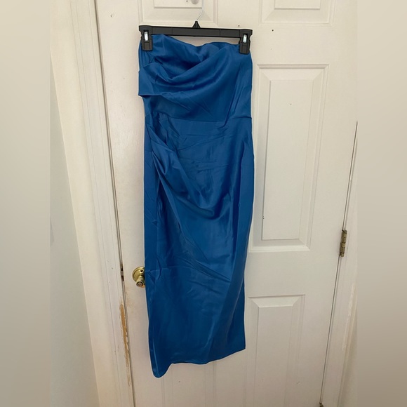 Selfie Leslie GEORGETTE STRAPLESS SATIN MIDI DRESS MIDNIGHT BLUE - Picture 3 of 6